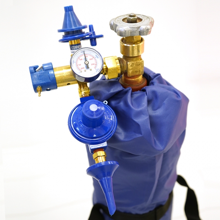Насадка для баллона Precision Plus оснащенная нажимным клапаном / Precision Plus with Push Valve
